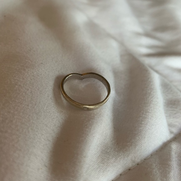 Size 8 V-shaped sterling silver ring - Picture 3 of 5